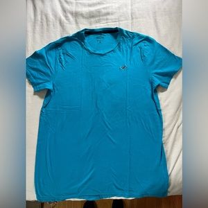 NEVER WORN! Men’s hollister tee